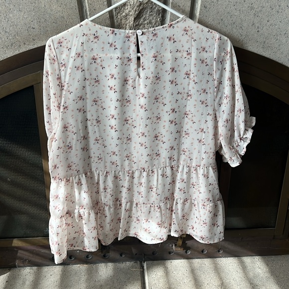 Fully Lined Flowy Floral Blouse - Picture 7 of 8
